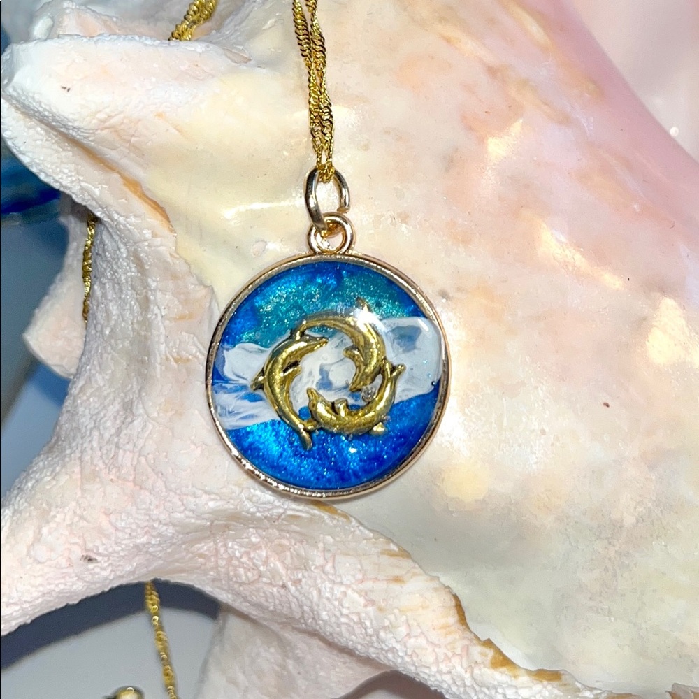 NWT Ocean Pendant Necklace Dolphins at Play - Picture 2 of 3